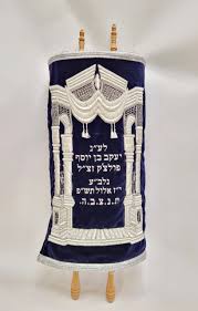 The Art of Creating a Torah Coat: Materials, Embroidery, and Craft. מעיל לספר תורה